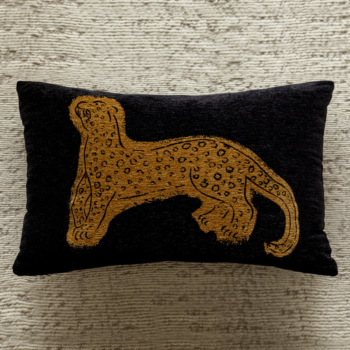 Luxuriöses Kissen mit Pantherdesign