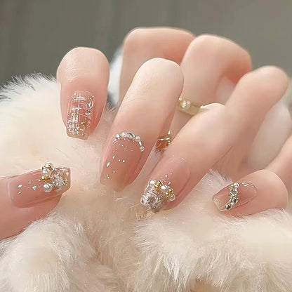 Kunstnagelset mit funkelnden Glitzer- und holografischen Akzenten Brehn