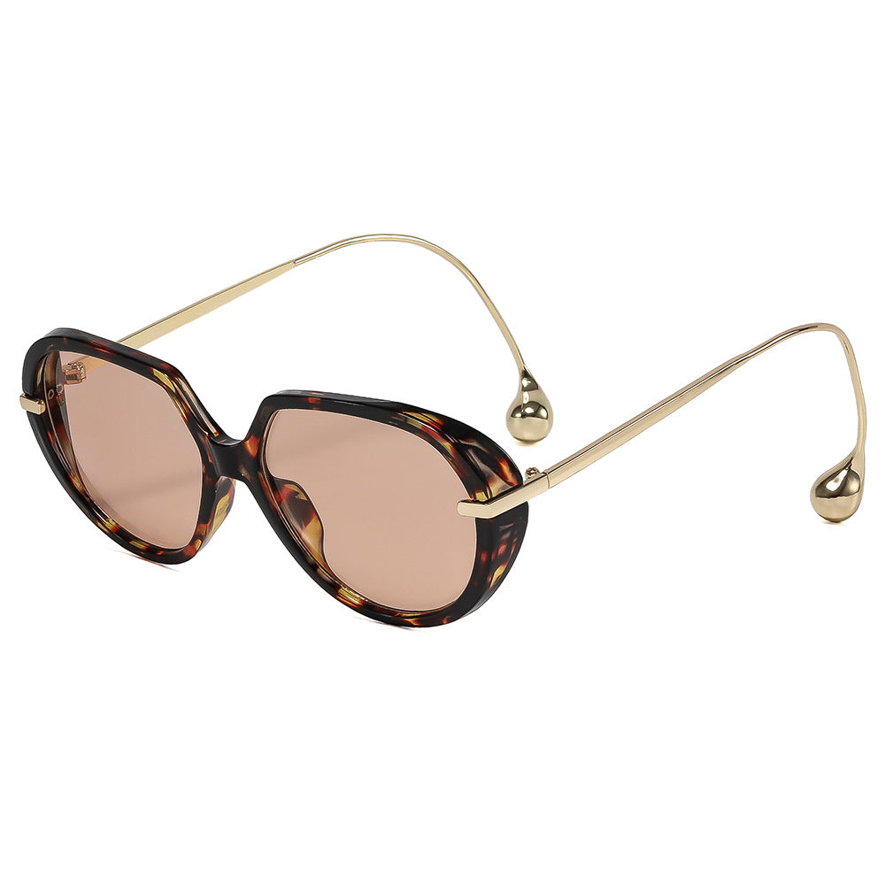 Damen Cat-Eye Sonnenbrille mit goldenen Akzenten und stylishem Rahmen Brehn