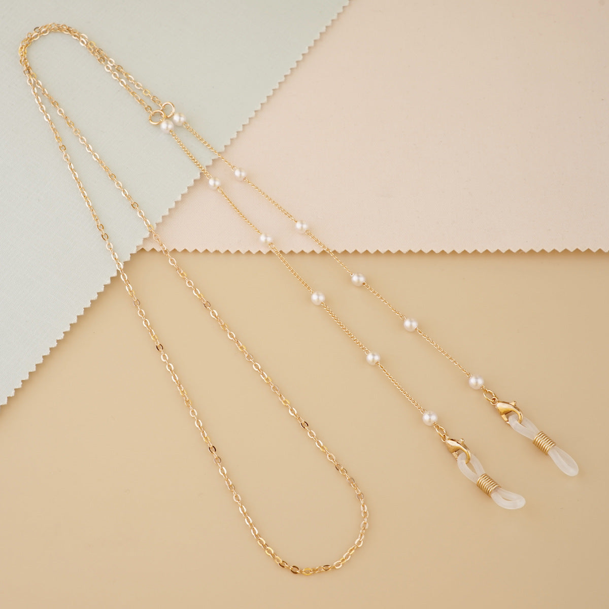 Elegante mit Perlen akzentuierte Brillenkette Brehn