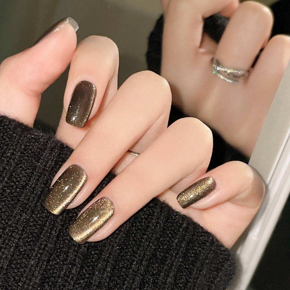 Glänzendes Ombre Nagelkunst Brehn