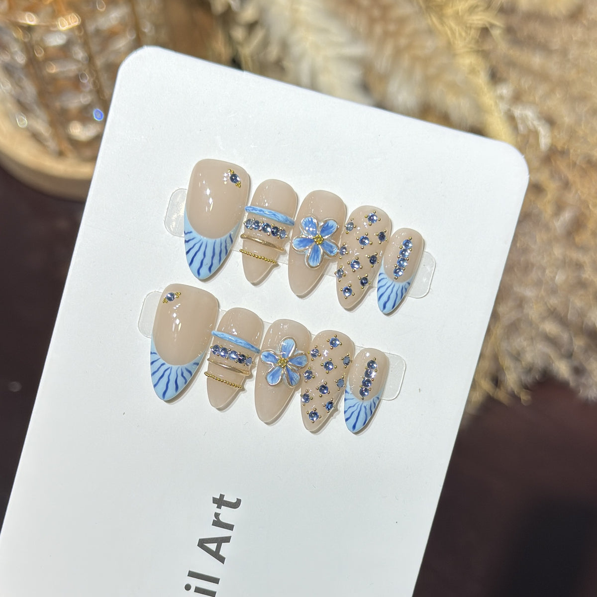 Dekoratives Nagelkunst-Set mit floralem und gemstone Akzent Brehn