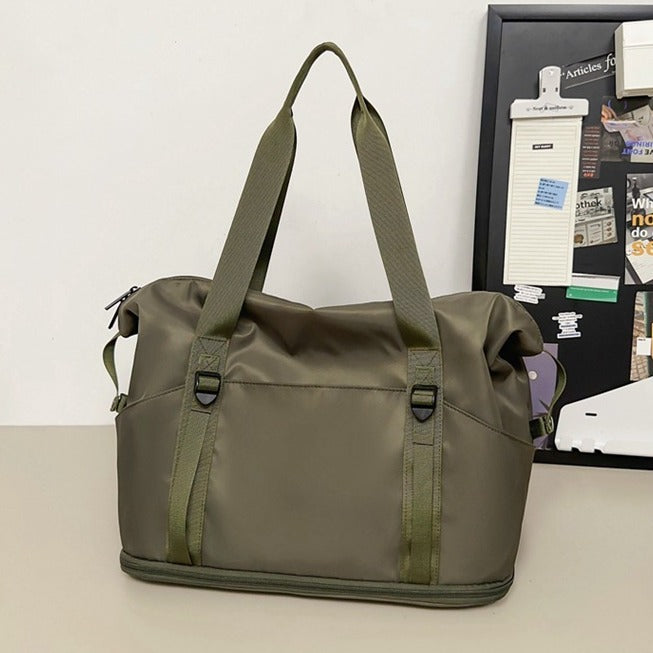 Geräumige Sport- und Reisetasche mit Wasserabweisendem Material Brehn