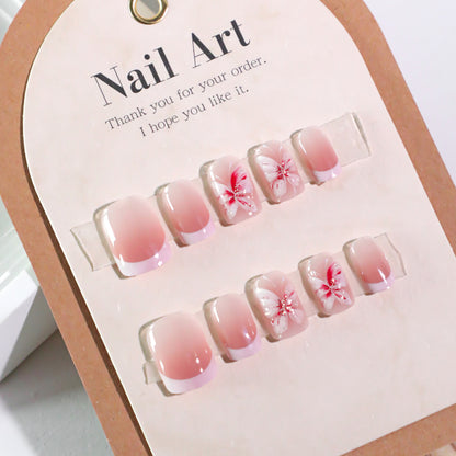 Stilvolle Nagelkunst mit floralen Akzenten Brehn