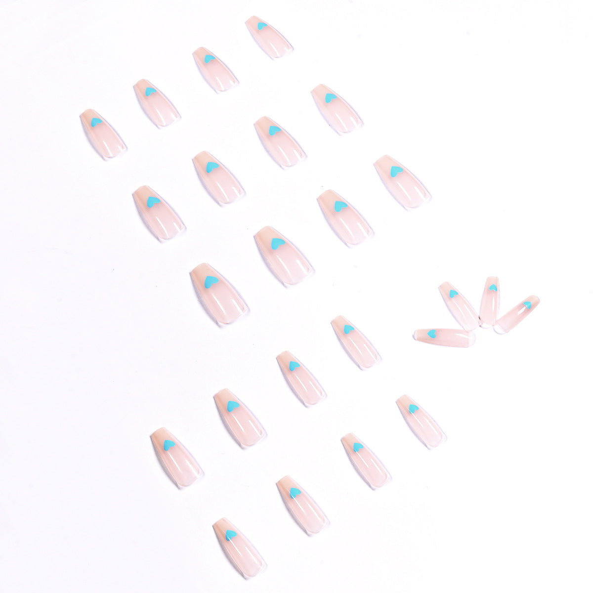 Kunstvolle Nailart mit Herzmotiven Brehn