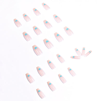 Kunstvolle Nailart mit Herzmotiven Brehn