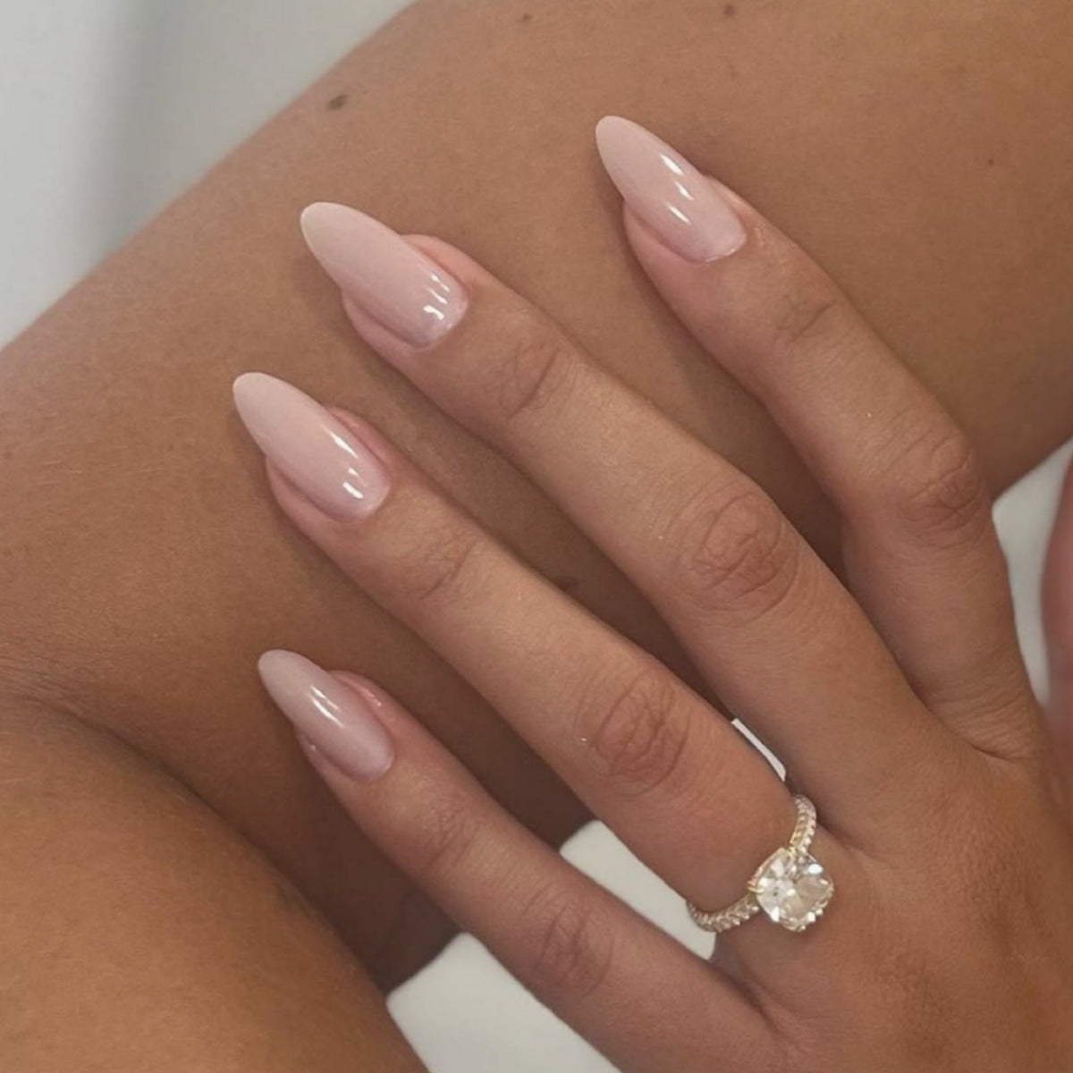 Elegante Mandelgeformte Press-On Nagelerweiterungen Brehn
