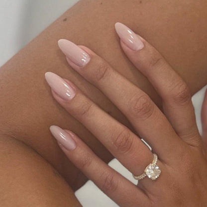 Elegante Mandelgeformte Press-On Nagelerweiterungen Brehn