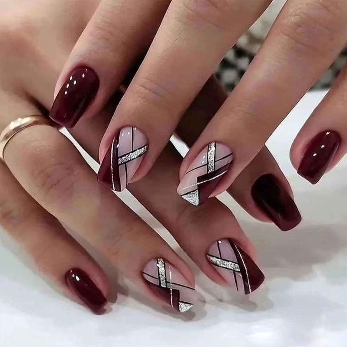 Künstlerisches Glam Nageldesign Set Brehn
