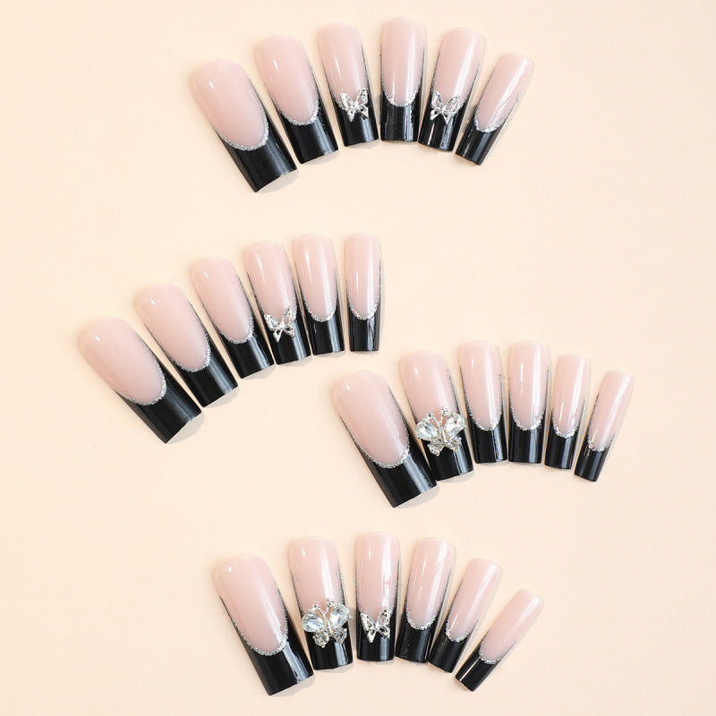 Dekoratives Press-On-Nagelset mit Schmetterlingsakzenten