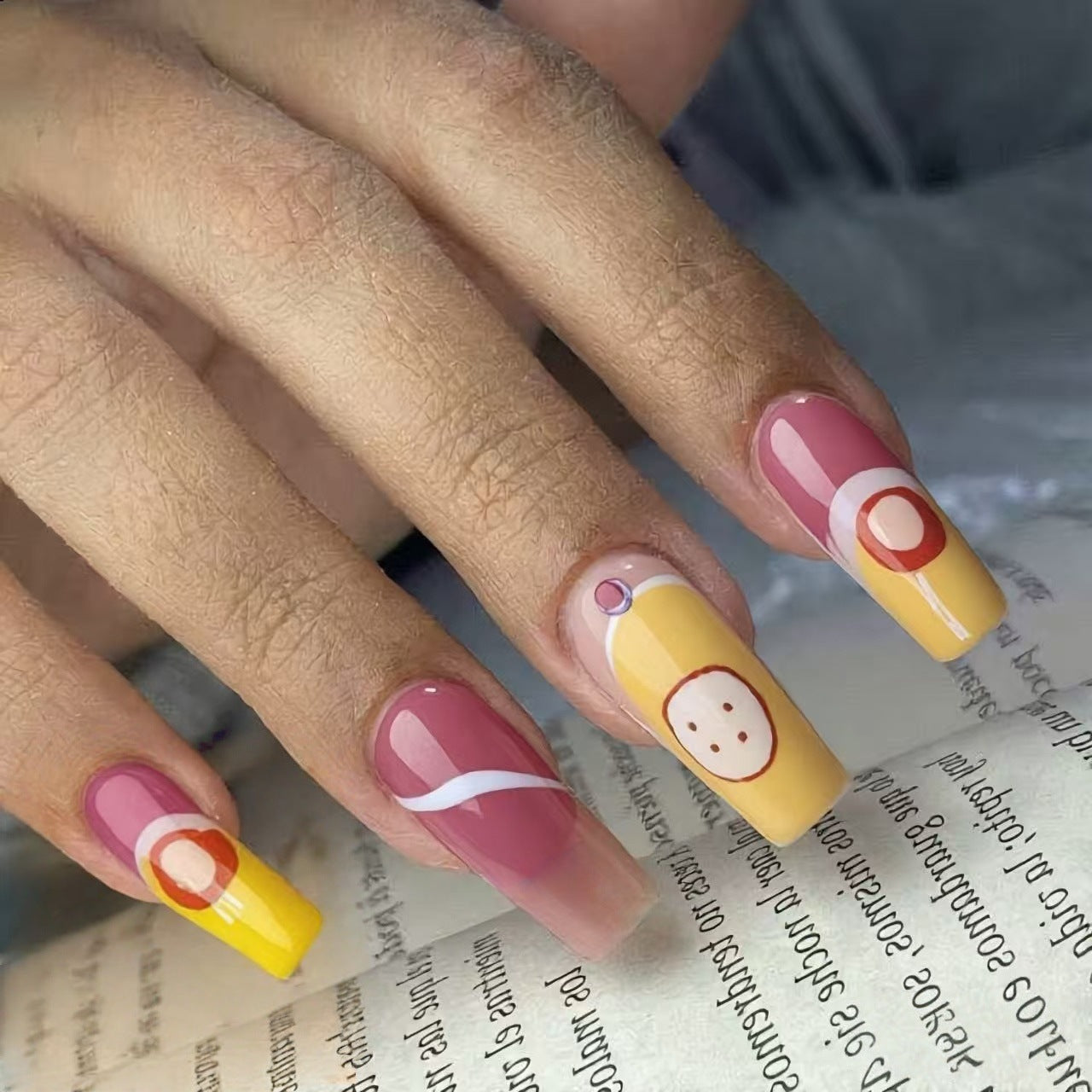 Kreative Kunstnägel mit Modernen Geometrischen Designs Brehn