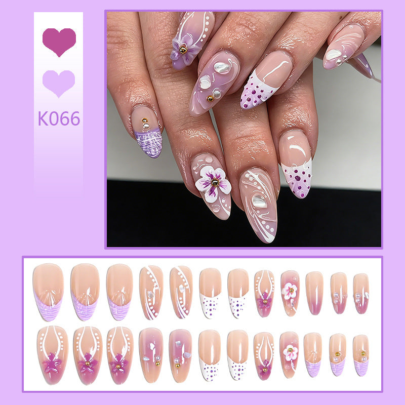 Kunstnagelset mit ekso-tischen Floral- und Glitzerakzenten Brehn