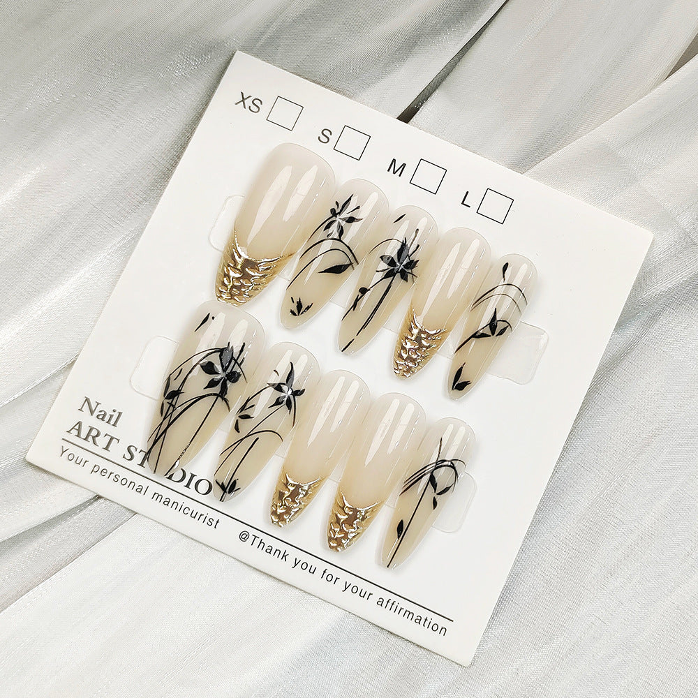 Künstliche Nagelspitzen mit Schimmerndem Design Brehn