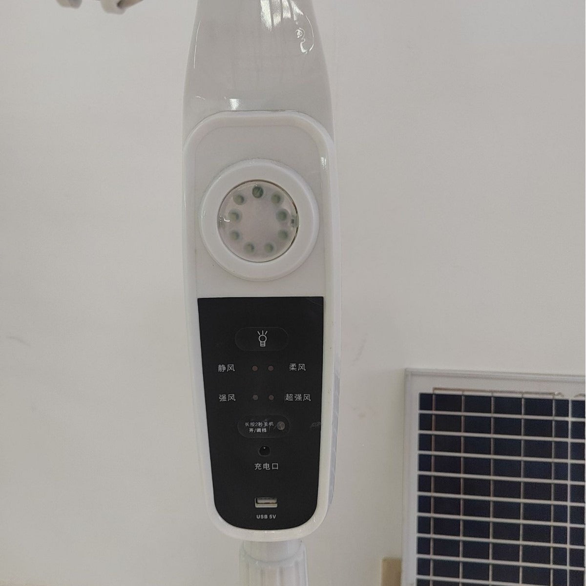 Unisex Solar-Betriebener Standventilator mit modernem Design und effizienter Luftzirkulation Brehn