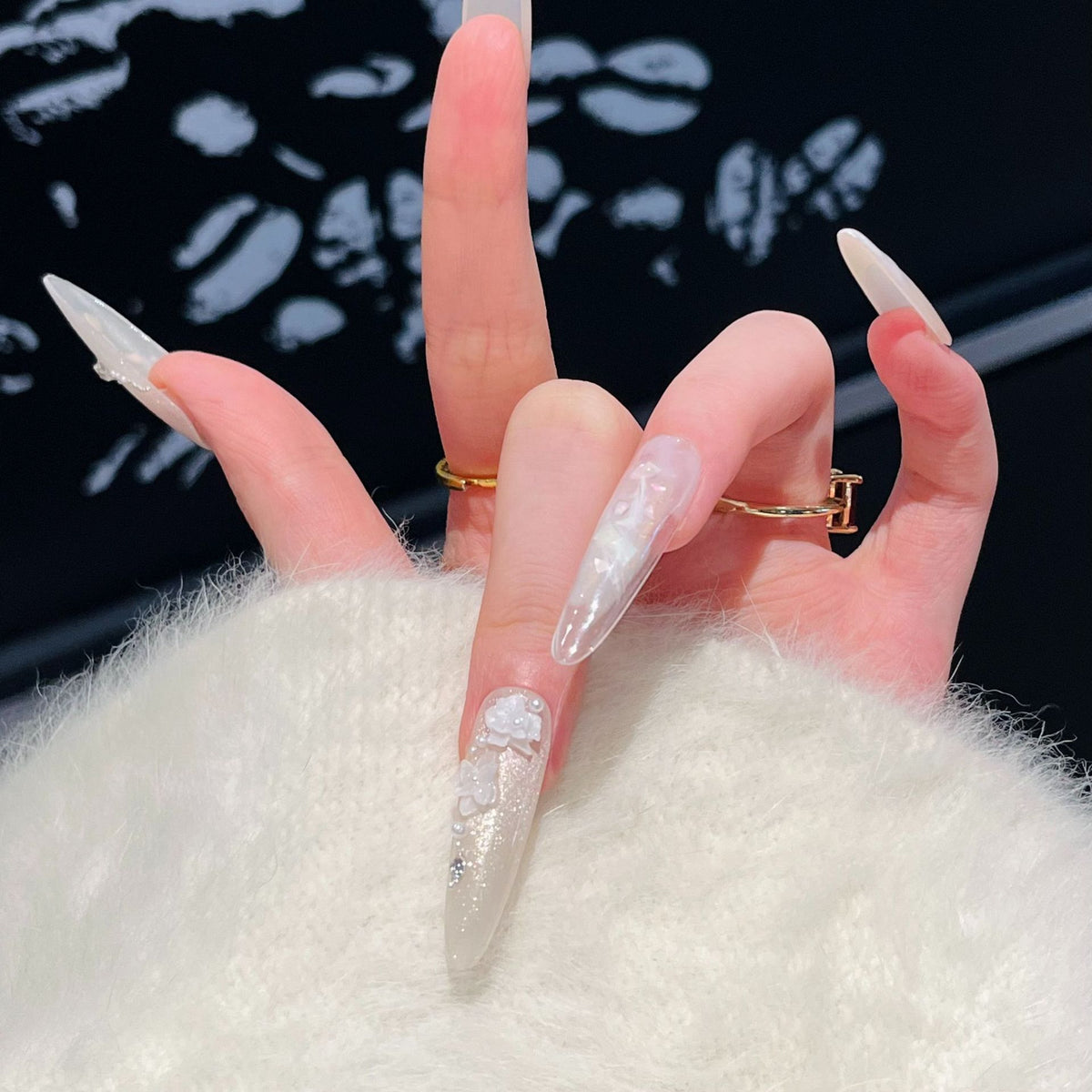 Künstlerisches Langes Press-On Nagelset mit Elegantem Floral Design Brehn