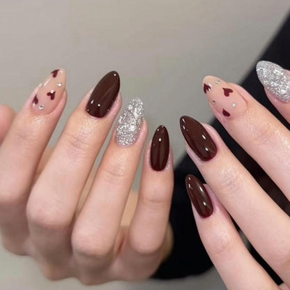 Kunstnagelset mit glamourösen Akzenten Brehn