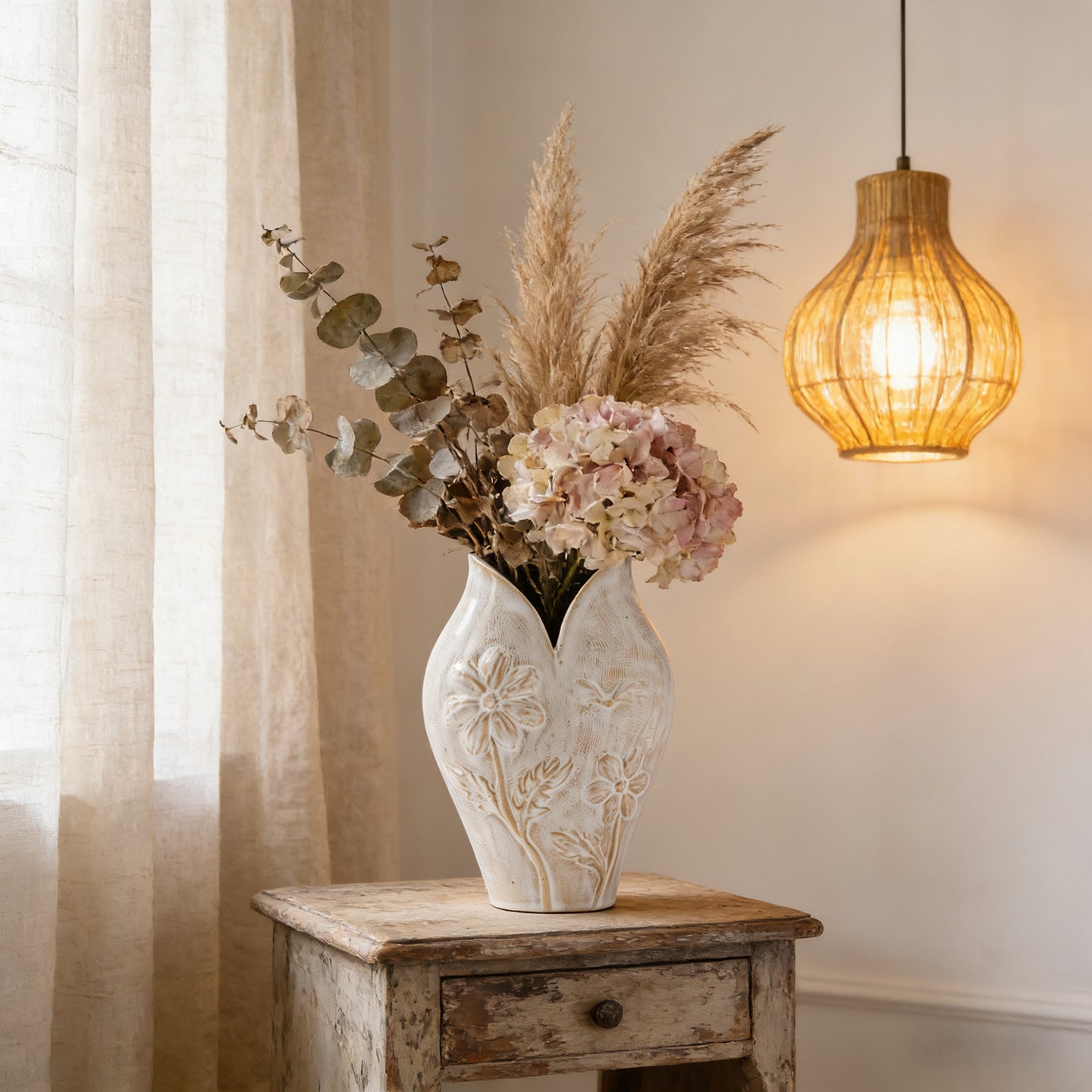 Handgefertigte strukturierte Steingut-Blumenrelief-Bud-Vase