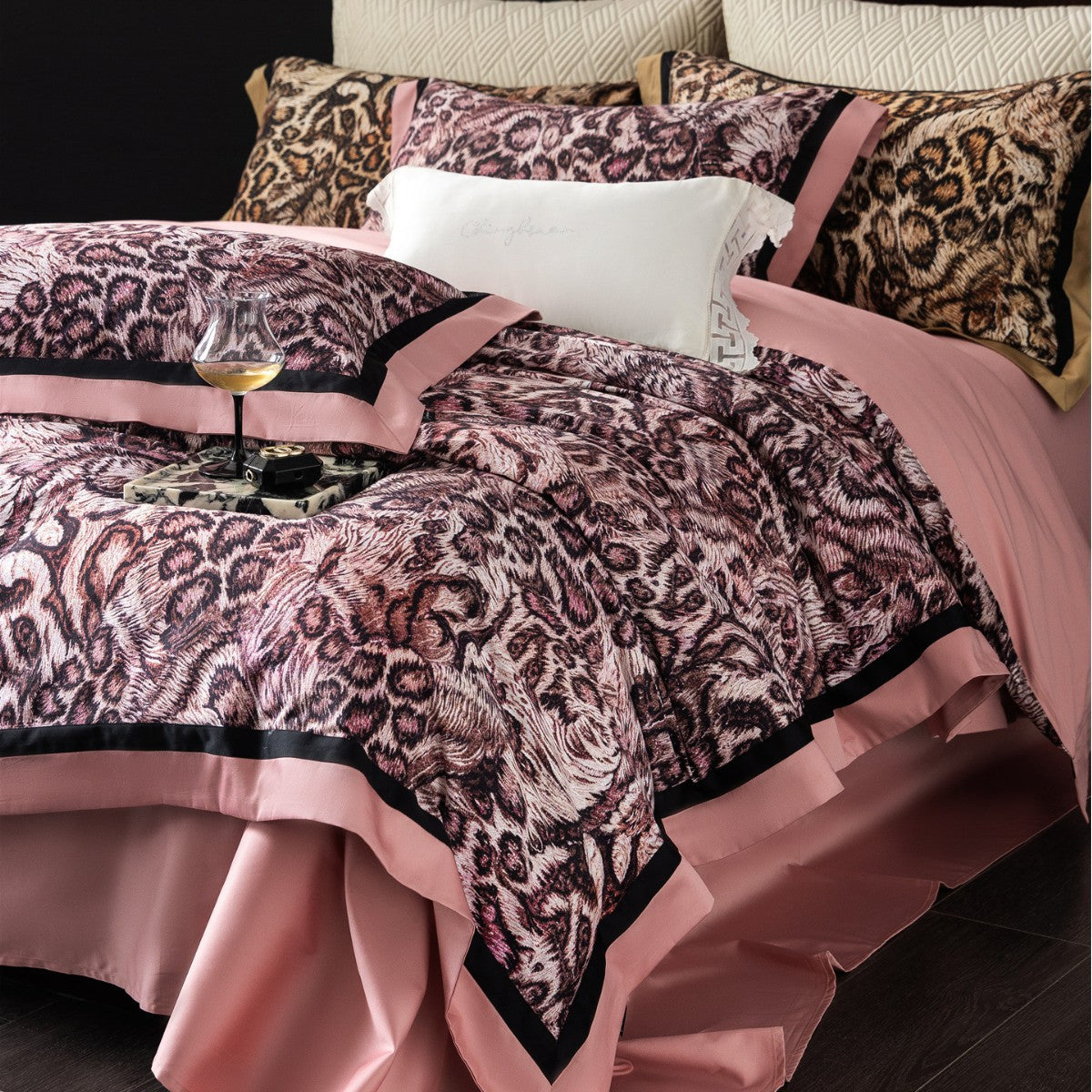 Luxe Leopard Jacquard Bettbezug Set mit Satin-Trim Oxford Kissenbezügen