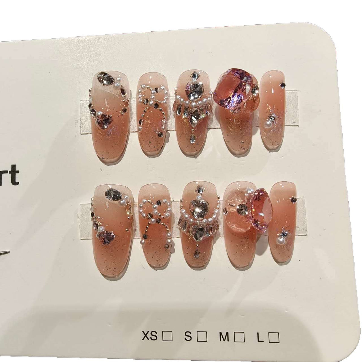 Dekorativer Stiletto Press-On Nagelset mit Strass- und Perlenakzenten
