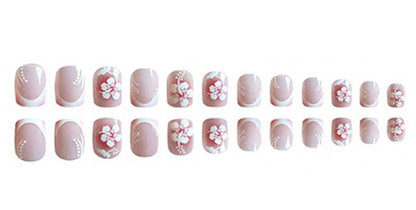 Kunstnagelset mit eleganten Blumen- und French-Spitzenmotiven Brehn