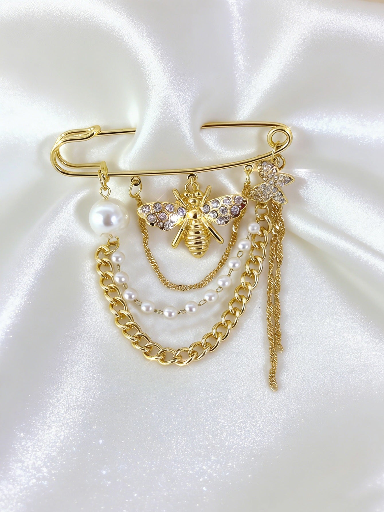 Elegante Sicherheitsnadel mit Perlen und Kristallen Brehn