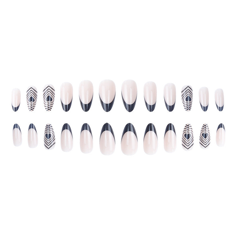 Stylische Stiletto Press-On Nägel mit Herz- und geometrischen Designs Brehn