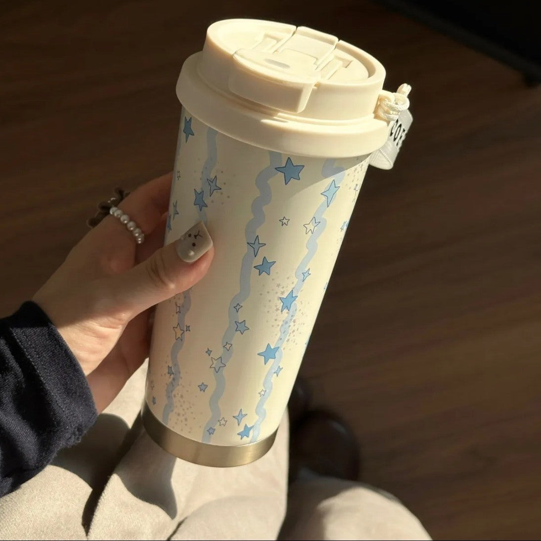 Damen Isolierbecher mit praktischem Tragegriff und charmantem Hello Kitty Design Brehn