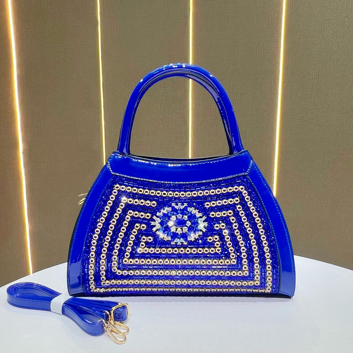 Verzierte gepolsterte Abendhandtasche