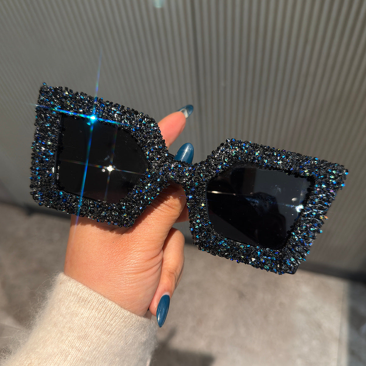 Damen Glamouröse Statement-Sonnenbrille mit strassverziertem Rahmen Brehn