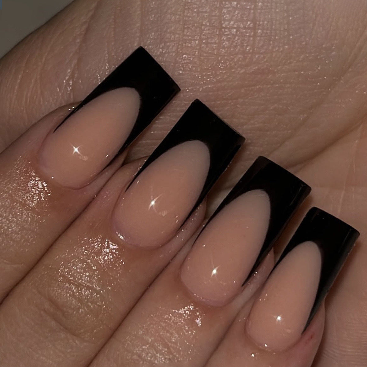 Kunstnagelspitzen mit modernem Design und stylischen Akzenten Brehn