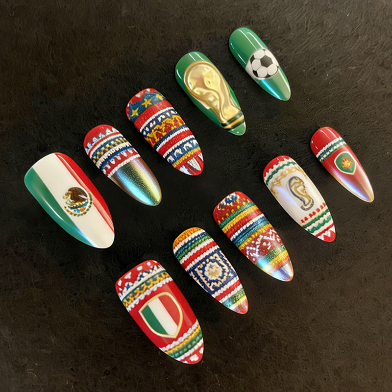 Kunstnagelset mit festlichen Designs und einzigartigen Motiven Brehn