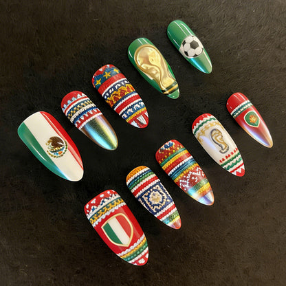 Kunstnagelset mit festlichen Designs und einzigartigen Motiven Brehn