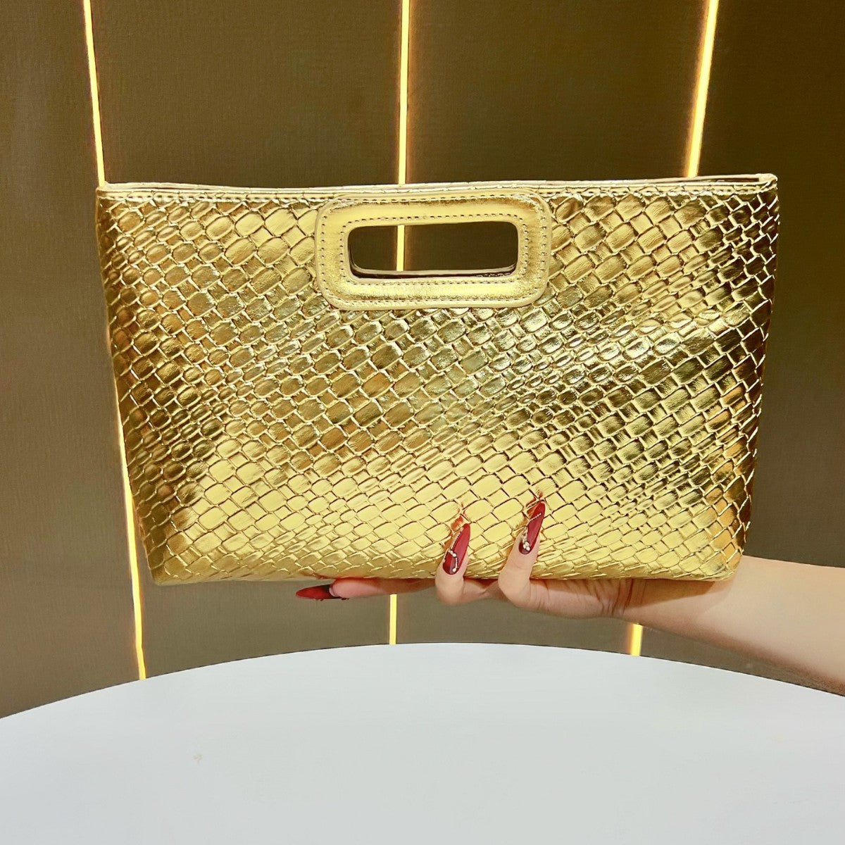 Strukturierte Metallic-Abend-Clutch