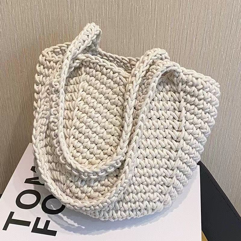 Trendige, Handgefertigte Häkel-Tasche Brehn