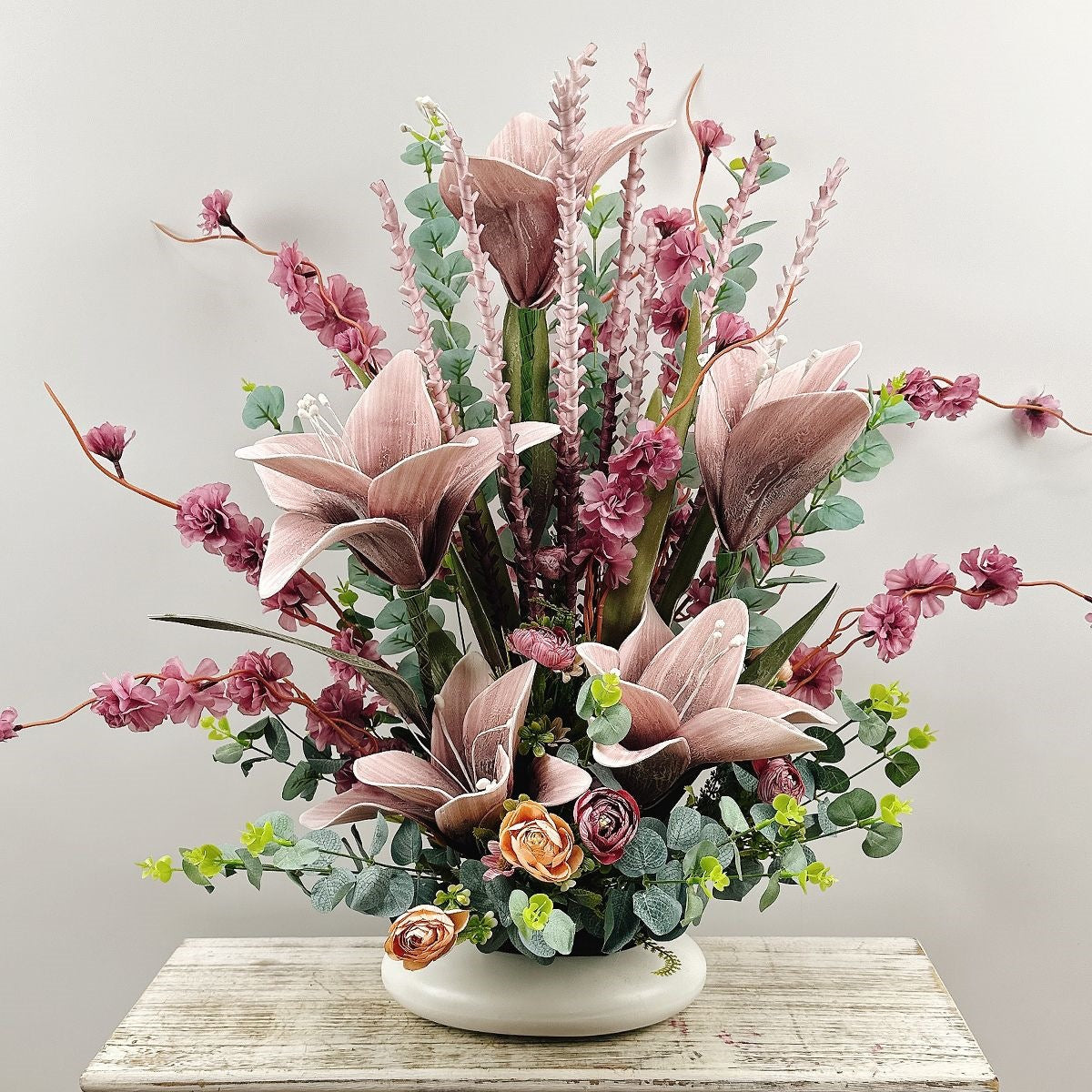 Dekoratives florales Mittelstück Arrangement