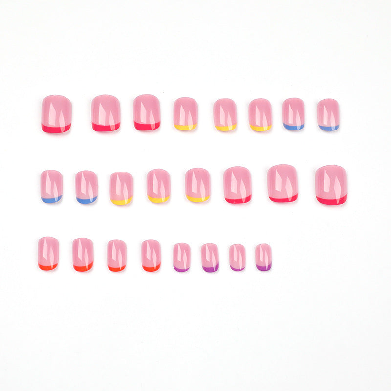 Nagelkunst mit bunten Spitzen Brehn