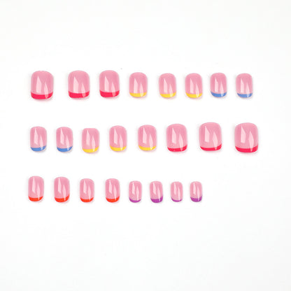 Nagelkunst mit bunten Spitzen Brehn