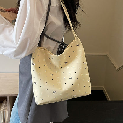 Lässige gepunktete Schultertasche