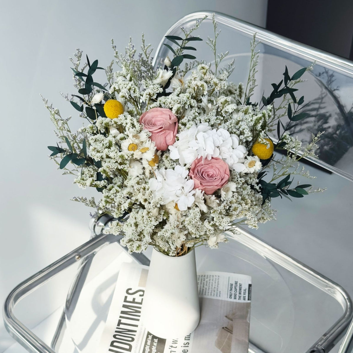 Eleganter Trockenblumenstrauß
