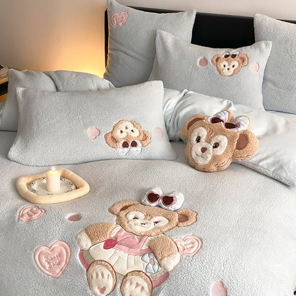 Kuschelige Bettgarnitur mit applizierten Plüsch-Teddys und Sherpa-Oberfläche