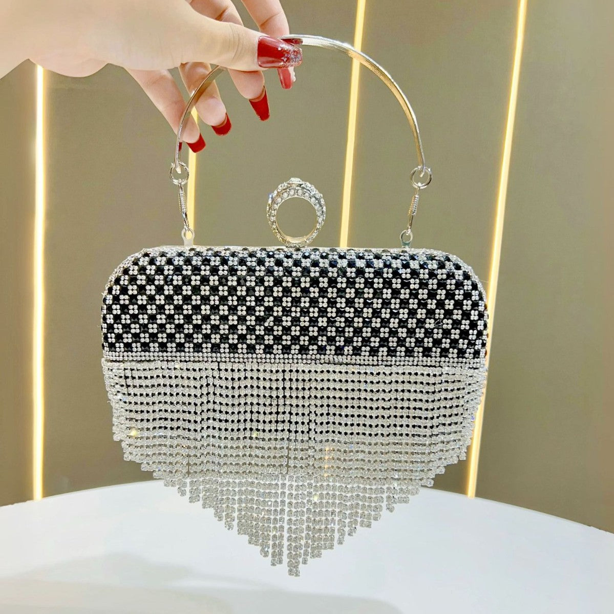 Glamouröse Strass-Handtasche