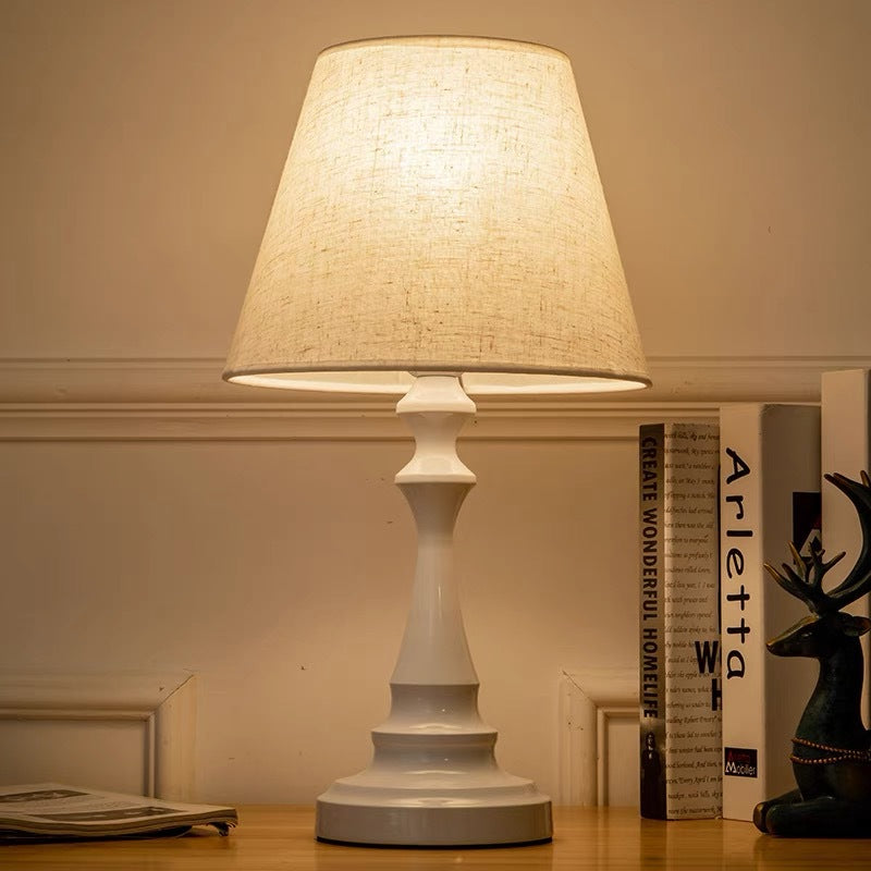 Elegante moderne Tischlampe