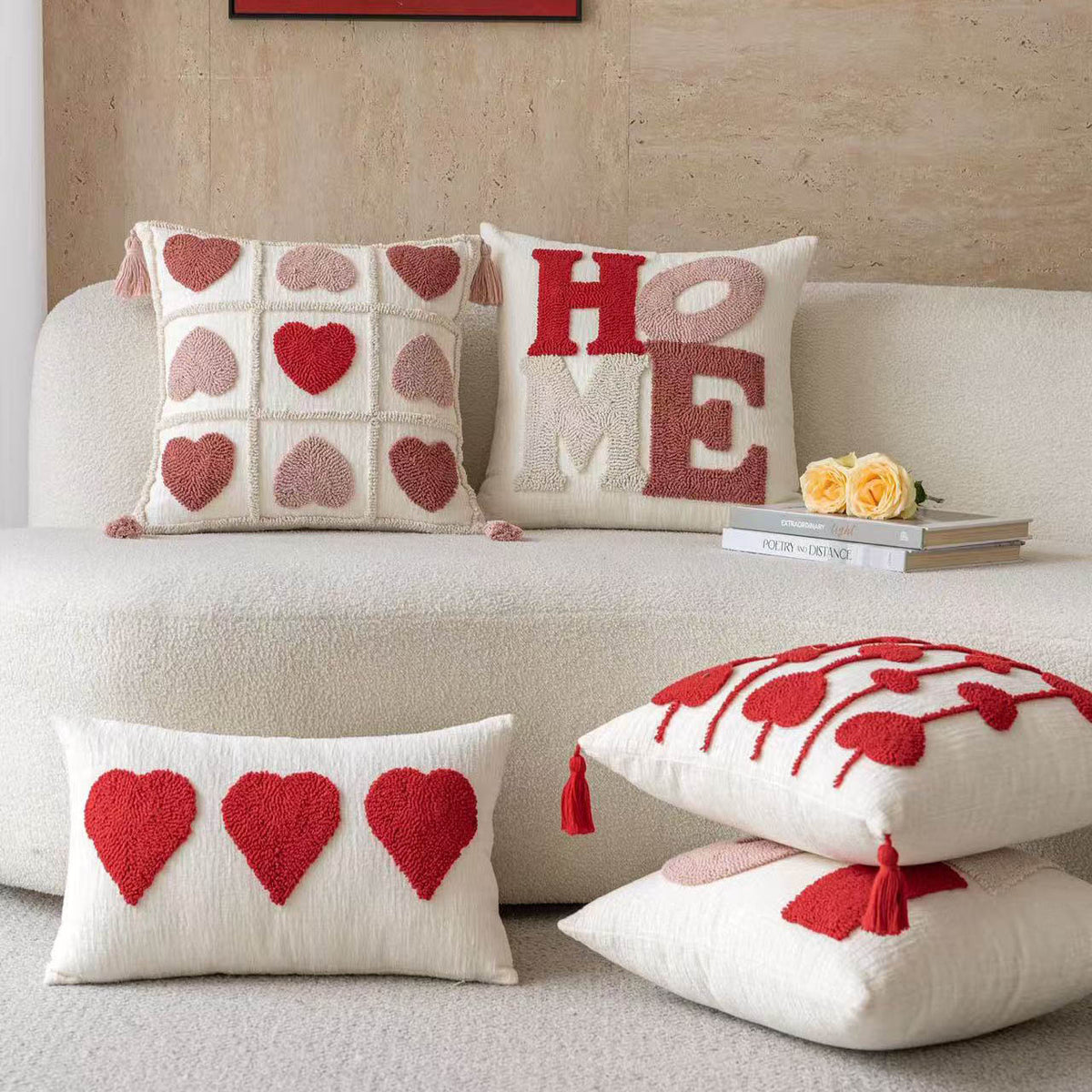 Rechteckiges tufted Buchstaben-Lendenkissen mit Loop-Pile 'LOVE' Akzent