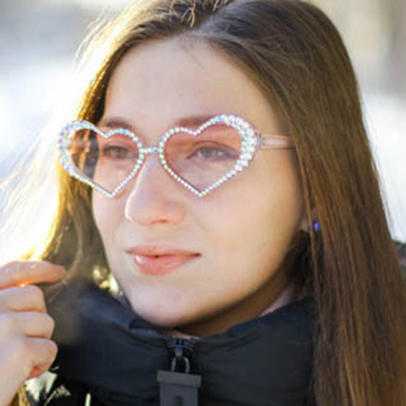 Damen Herzförmige Sonnenbrille mit strassbesetztem Rahmen Brehn