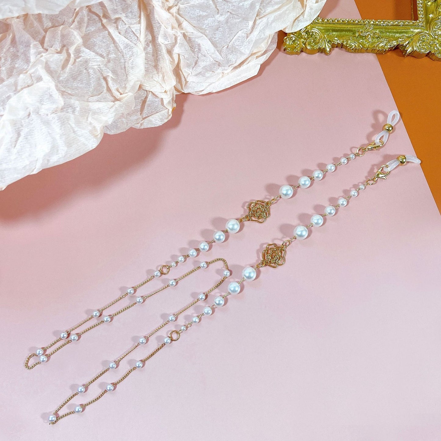 Glitzernde Brillenhalterkette mit Perlen und Floralen Anhängern Brehn