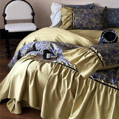 Wendbares Luxus-Bettwäscheset aus Baumwollsatin mit gerafftem Volant, floraler Jacquard-Innenseite und kontrastierender Samt-Paspel