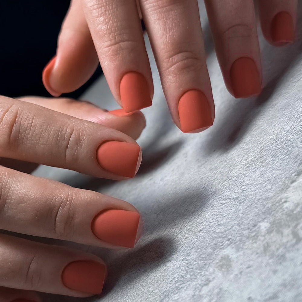 Künstliche Nagelkunst mit mattem Finish Brehn