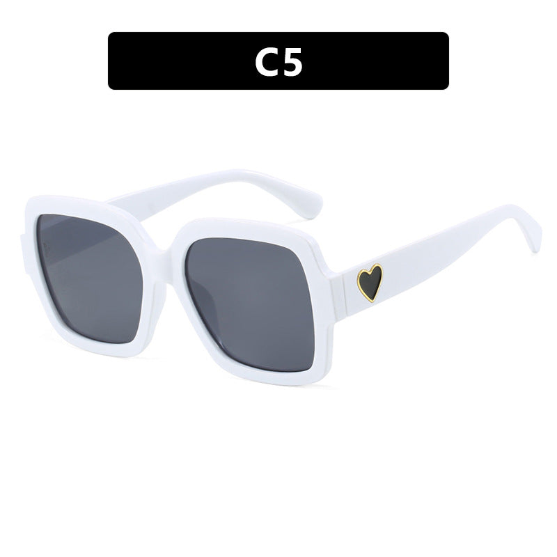 Damen quadratische Sonnenbrille mit verspieltem Herzdetail Brehn