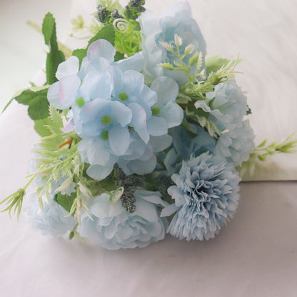 Künstliches Blumenarrangement