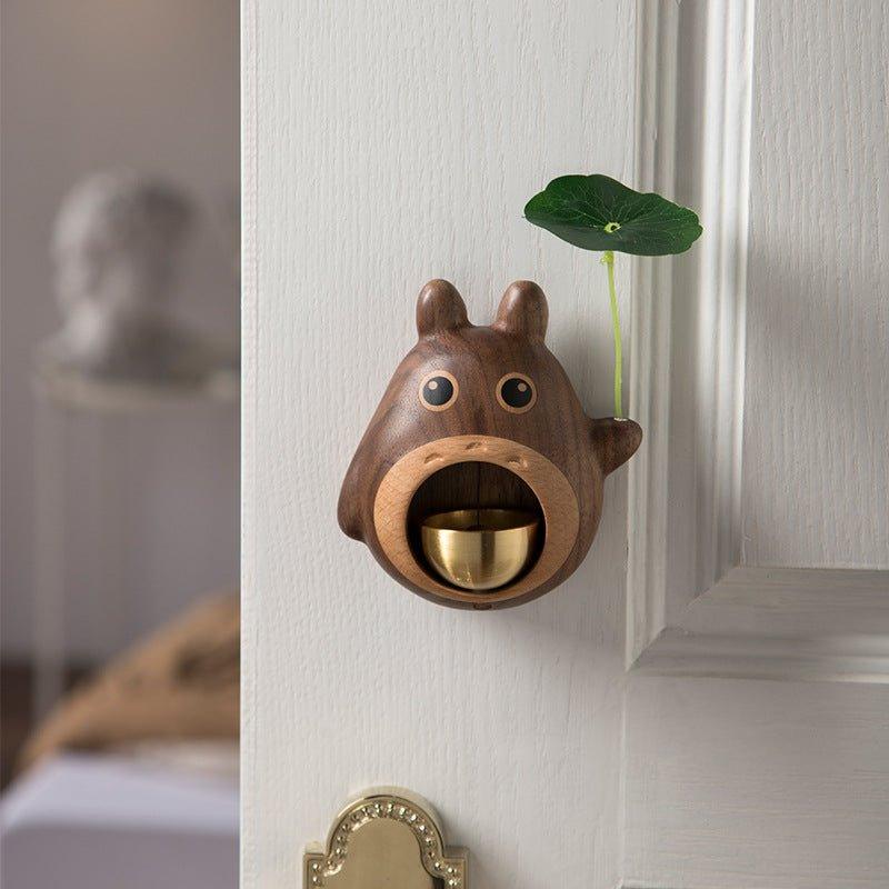 Handgefertigte Holz Totoro Türklingel mit Metallglocke | Brehn